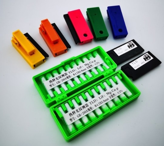 โดซิเมตรแสงร้อนเบาและทนทาน TLD พร้อมแผ่นไฟฟ้า Piezoelectric สําหรับการติดตามรังสี