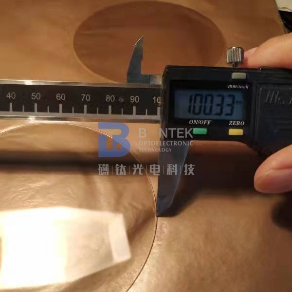4 '' 6 '' LiNbO3 LiTaO3 ควอตซ์ Piezoelectric Wafers พื้นผิวขัดเงาสำหรับการใช้งาน SAW และ BAW
