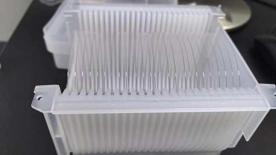 ความสามารถในการนําความร้อน C-plane 0001 Sapphire Wafer Al2O3 Substrate สําหรับหน้าต่างอินฟราเรด