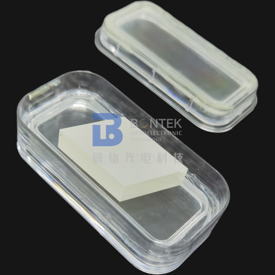 ความหยาบ Ra 1nm LiNbO3 Wafer ใน 4 '' 6 '' 8 '' เกรดออปติคัลหรือเกรด SAW